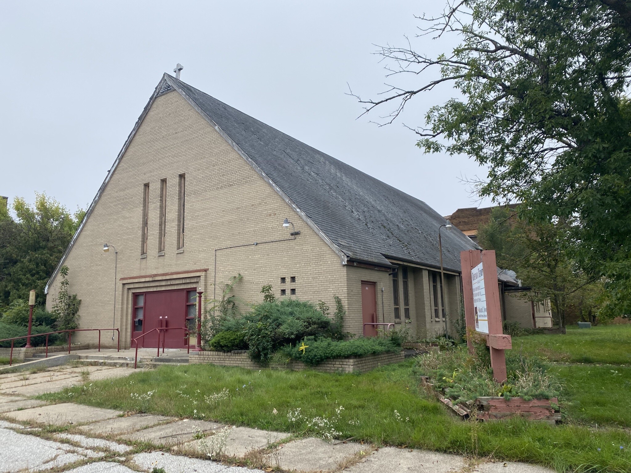 1421 Veterans Memorial Pky, Saginaw, MI for Sale