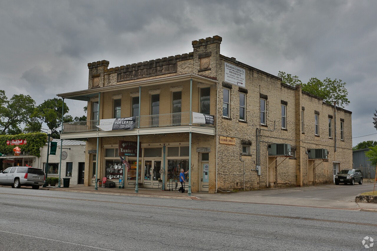 236 S Main St, Boerne, TX for Rent