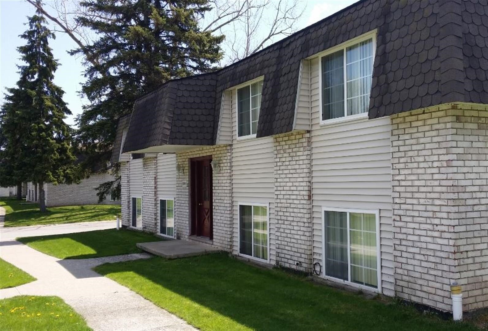 2163 N Center Rd, Saginaw, MI for Sale