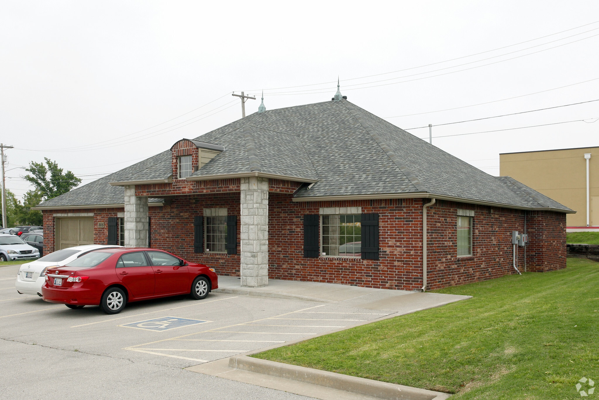 305 N Beech Cir, Broken Arrow, OK for Rent