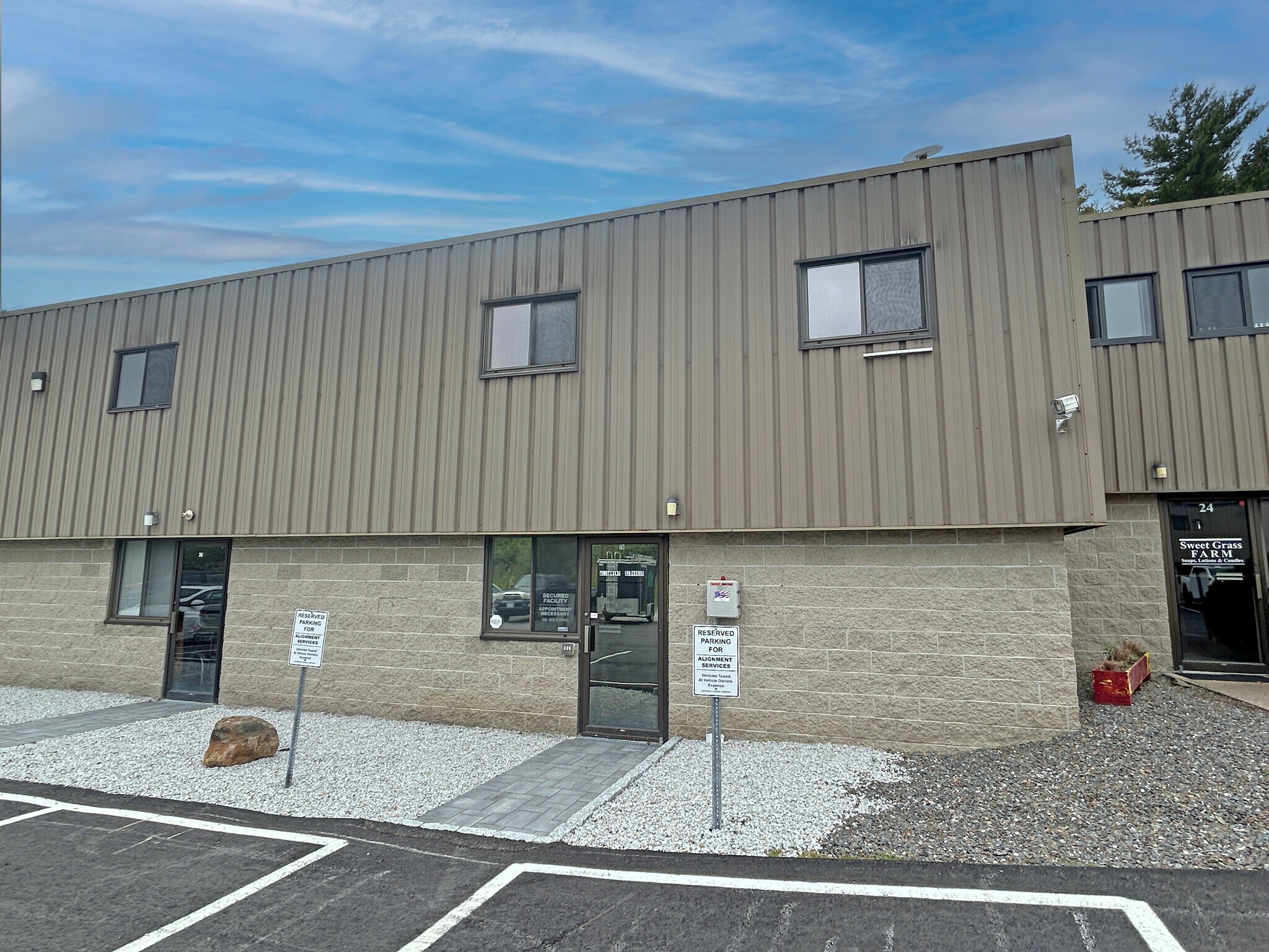 26 Alden Ave Greenland, NH 03840 Flex Property for Sale on