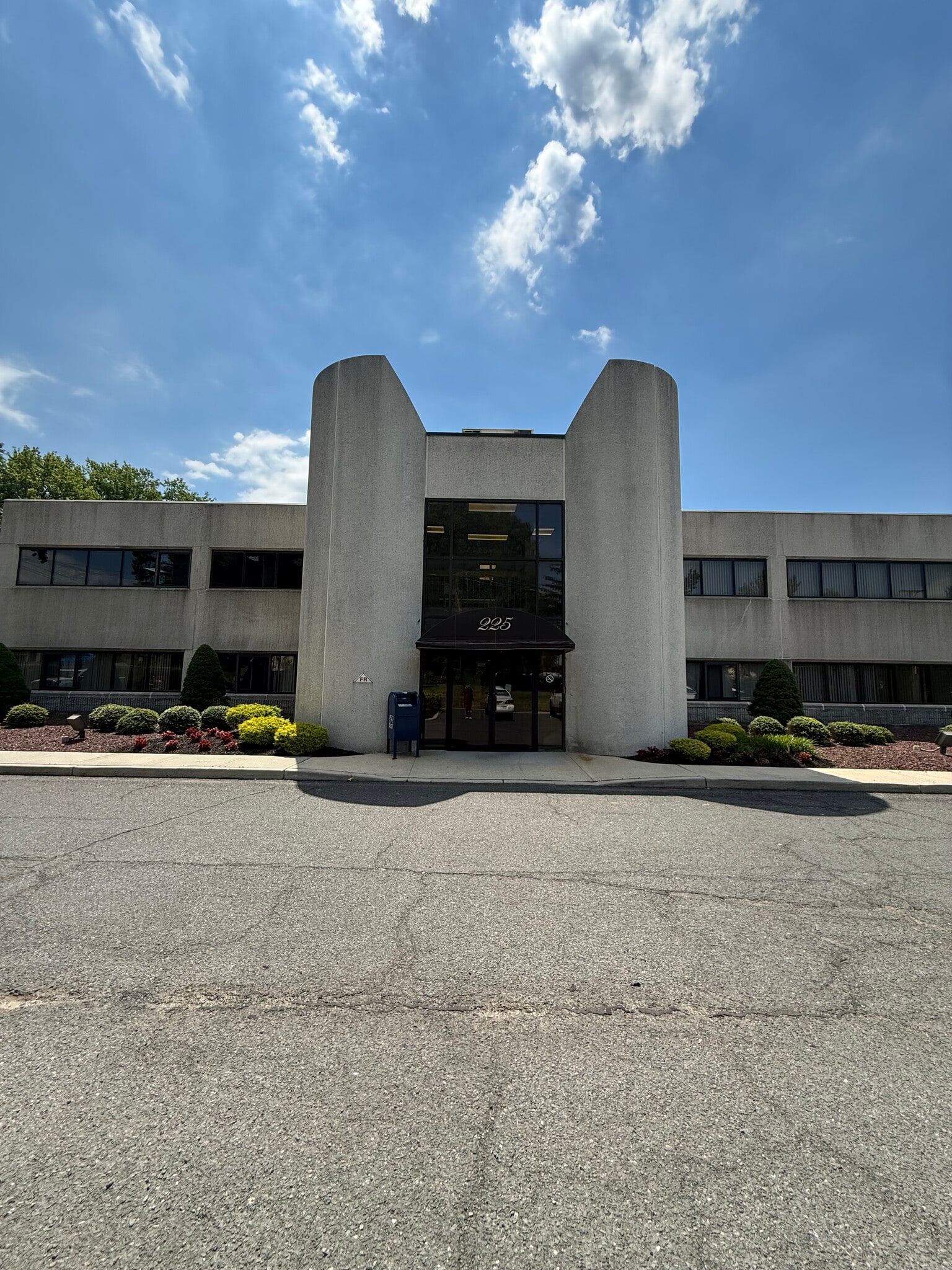 225 Gordons Corner Rd, Manalapan Township, NJ for Rent