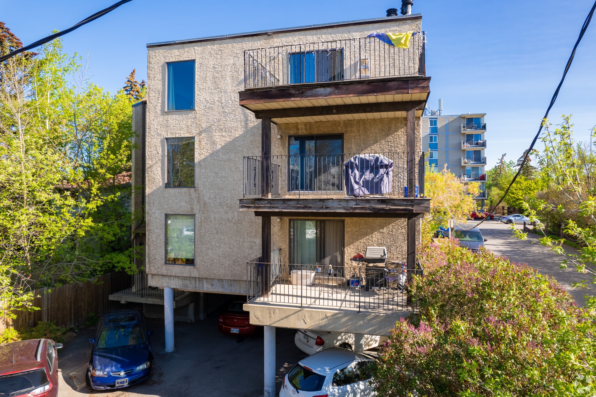 2515 1st Ave NW, Calgary, AB for Sale