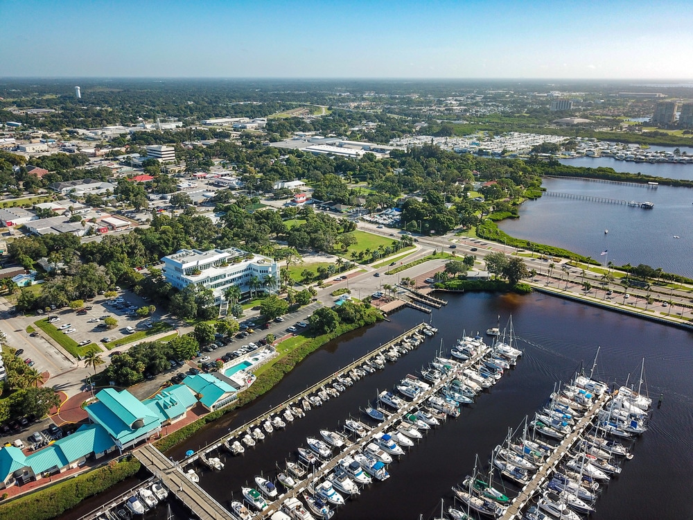 834 Riverside Dr, Palmetto, FL for Sale