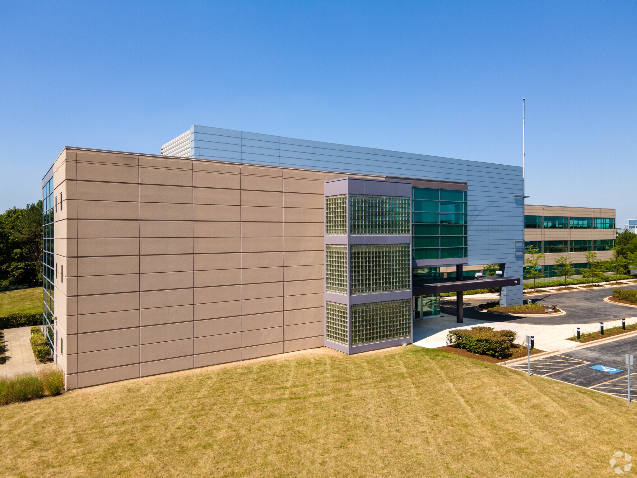 750 N Commons Dr, Aurora, IL for Rent