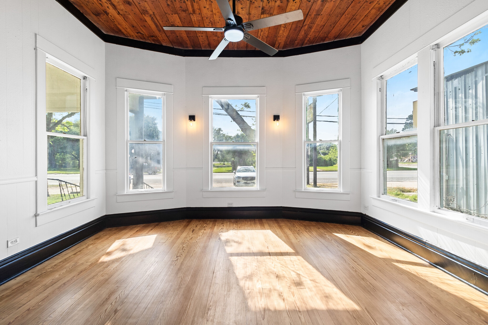 327 S Robb St, Trinity, TX for Sale