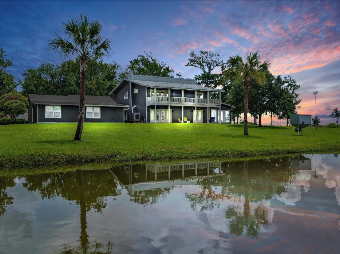 100 Jasmine St, Bridge City, TX for Sale