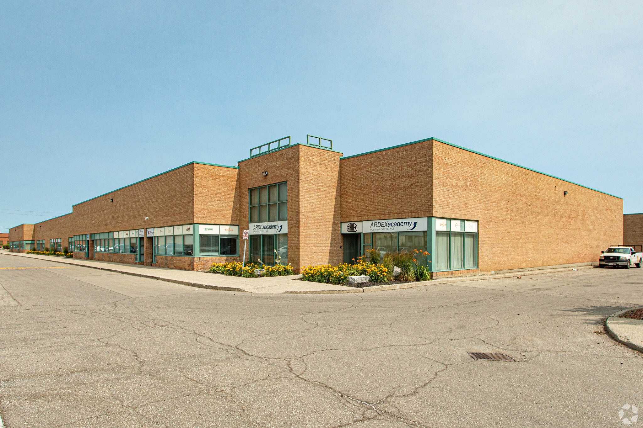 2400 Lucknow Dr, Mississauga, ON for Rent