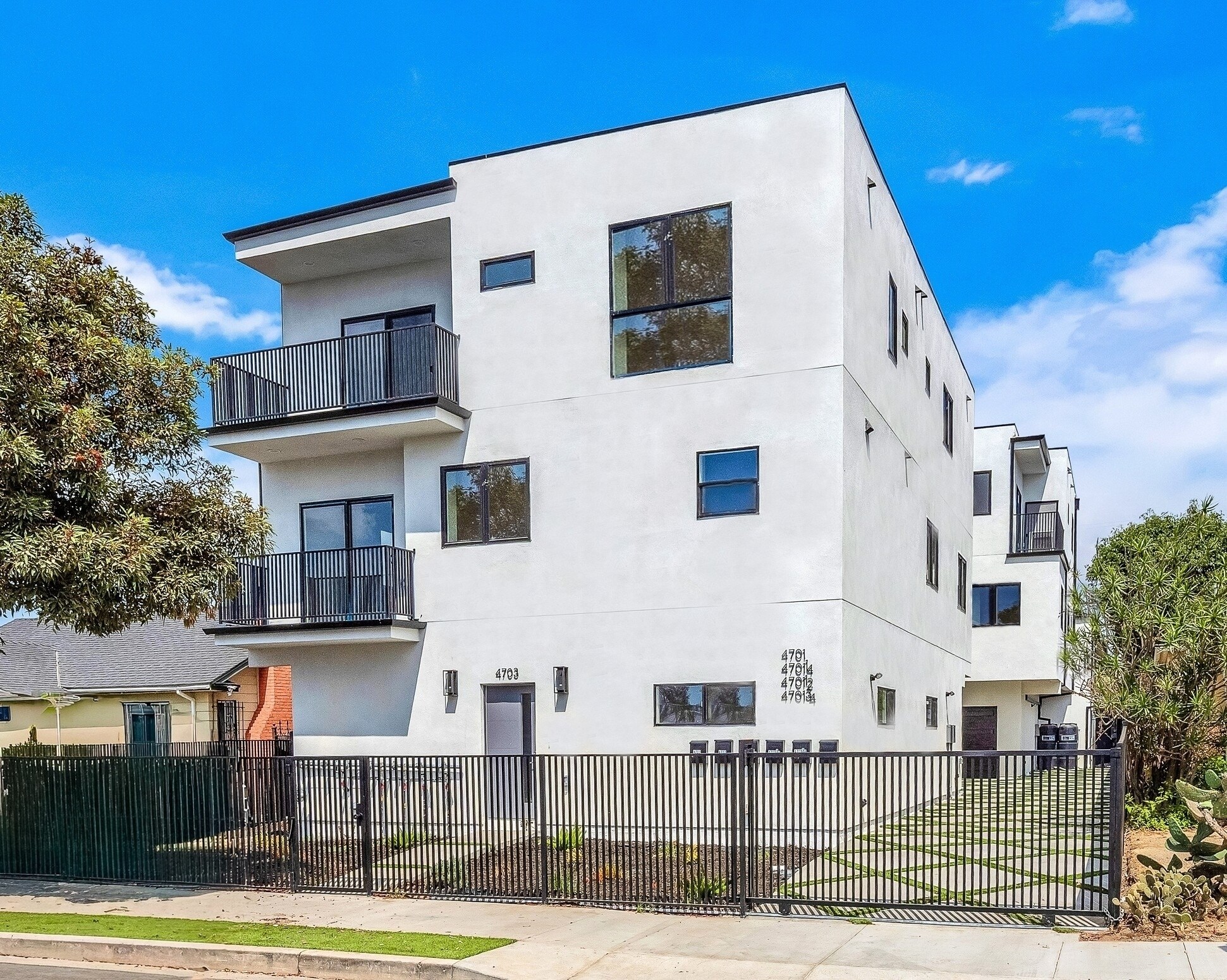 4701 Saturn St, Los Angeles, CA for Sale