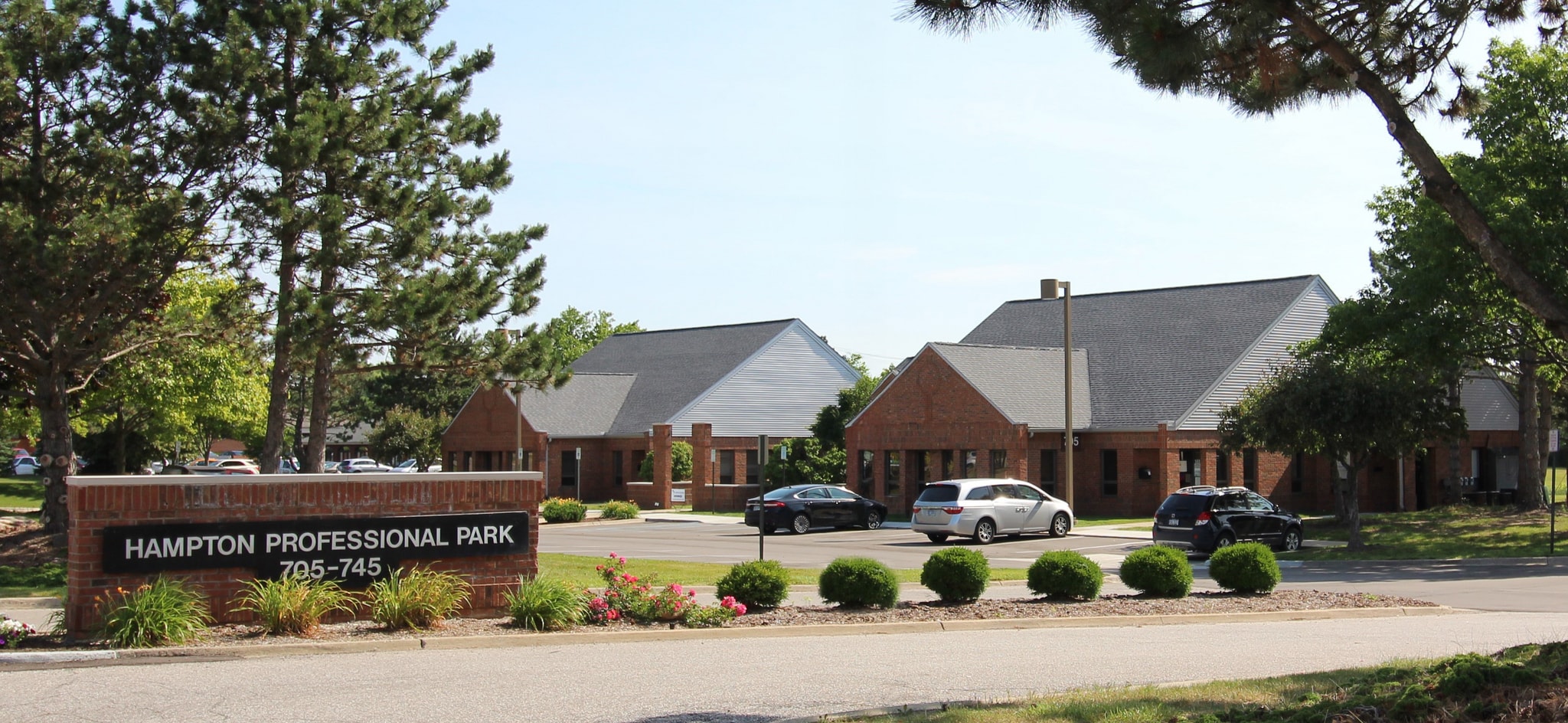 705 Barclay Cir, Rochester Hills, MI for Rent