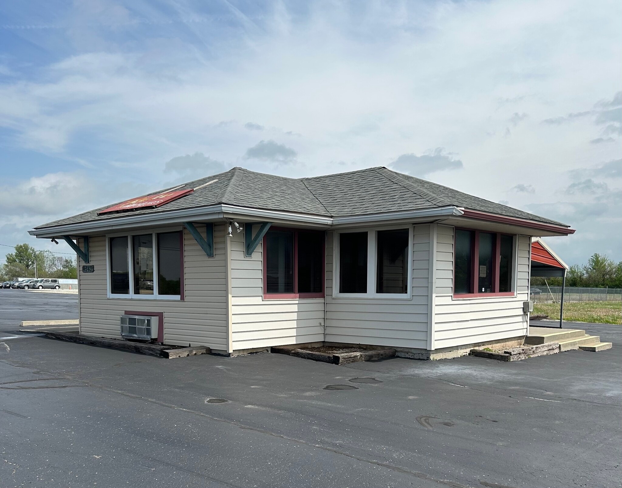 4343 S Limit Ave, Sedalia, MO for Rent