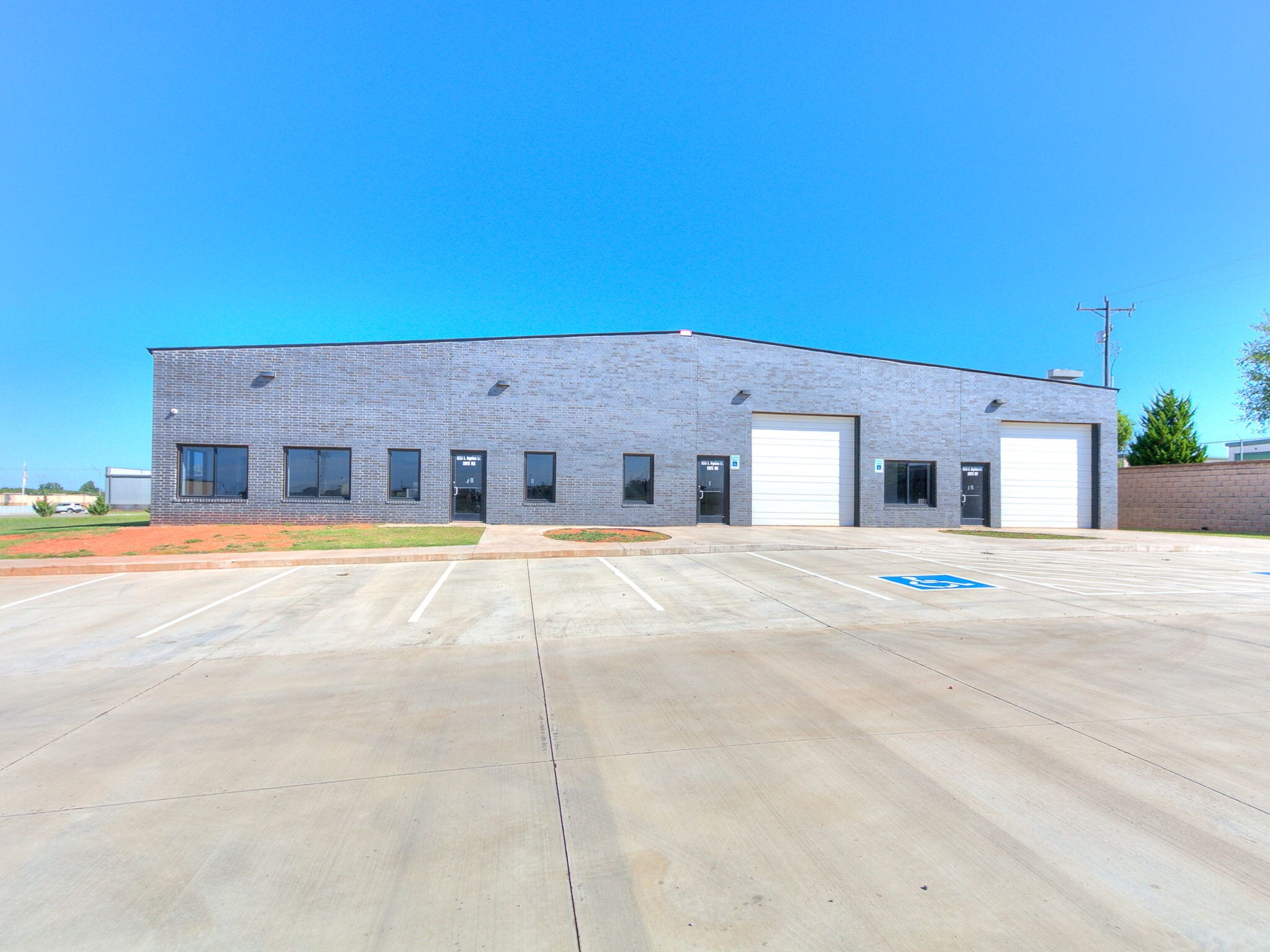 1233 E Highline Ln, Mustang, OK for Sale