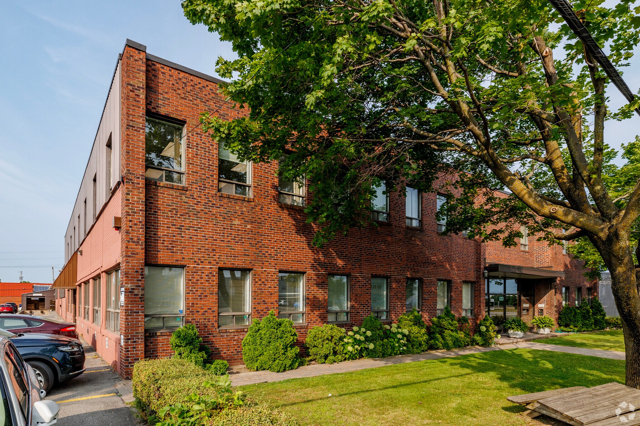 8660 Ch Darnley, Mt Royal, QC for Rent