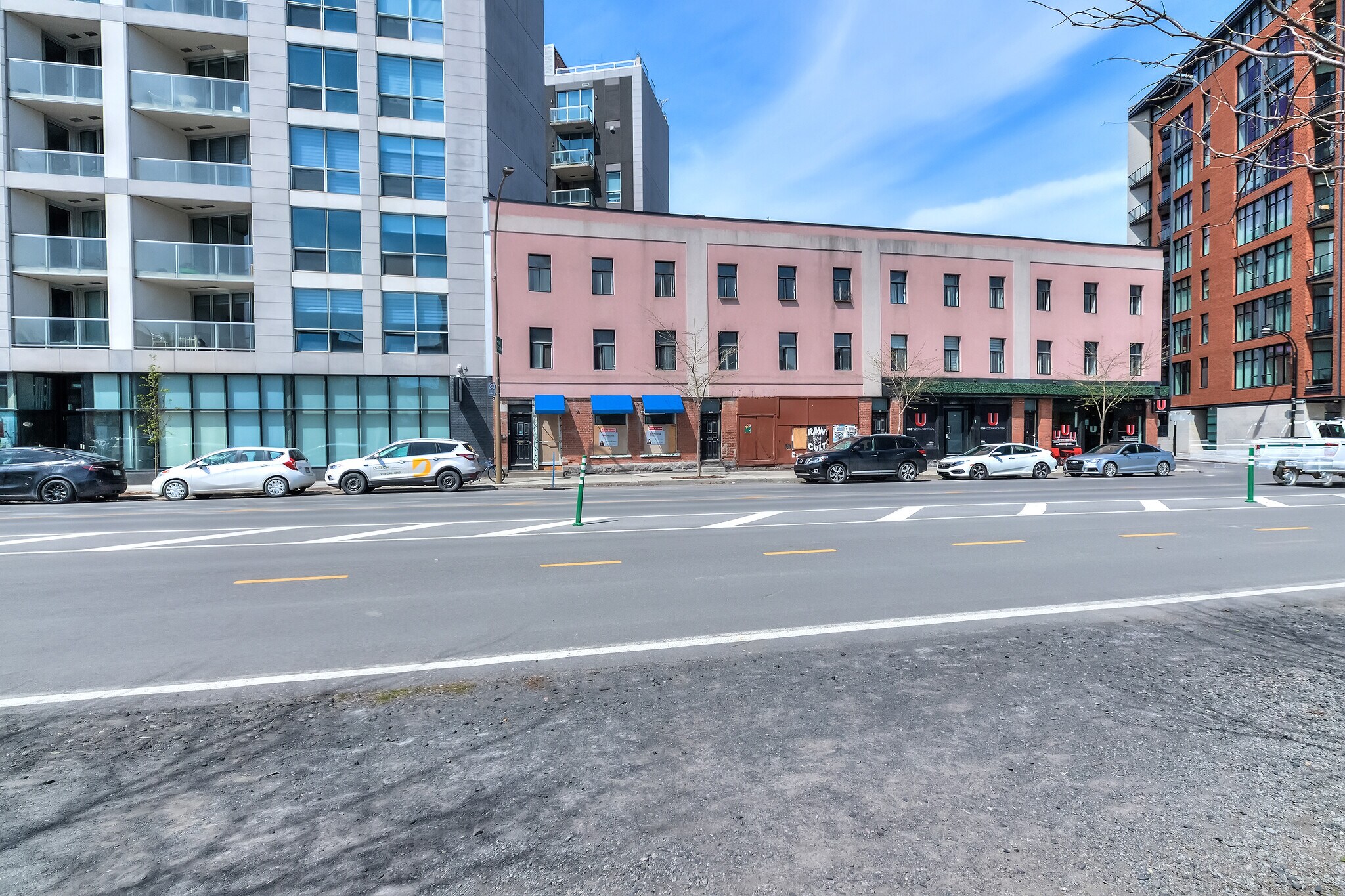 681-697 Rue De La Commune O, Montréal, QC for Rent