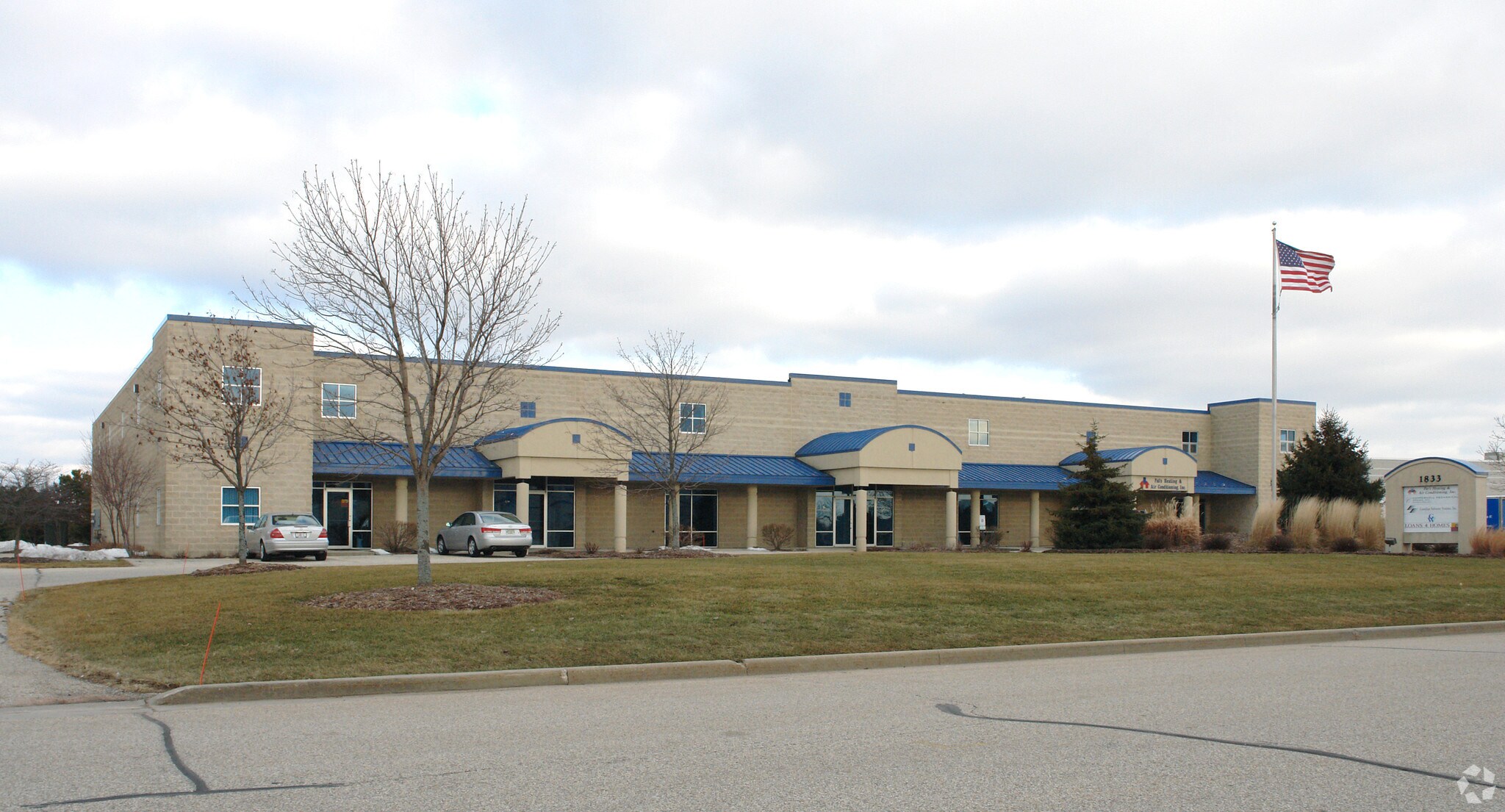 1833 Executive Dr, Oconomowoc, WI for Rent