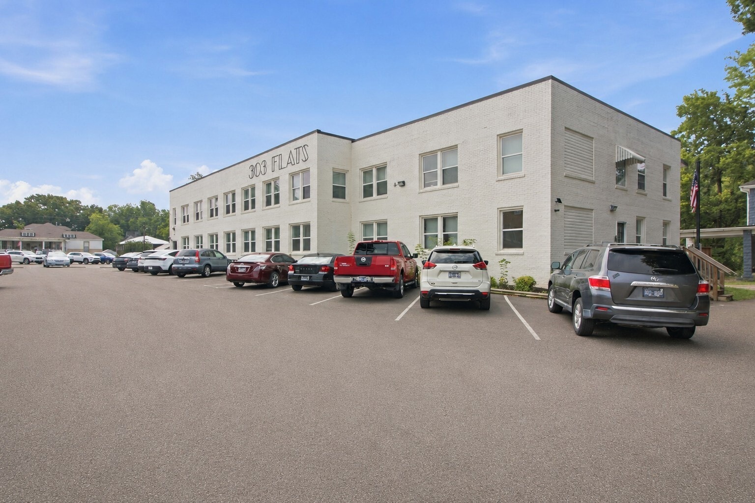 303 S Poplar St, Paris, TN for Sale