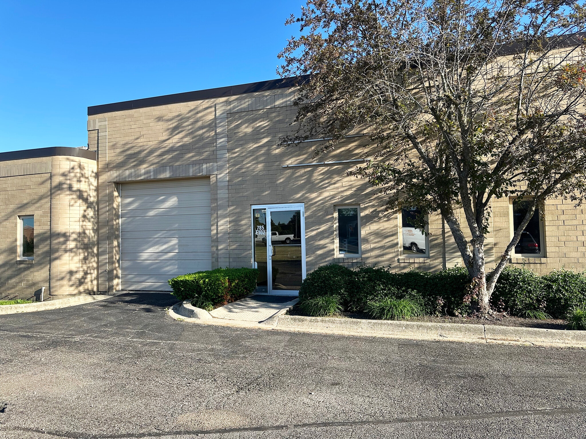 785 Oakwood Rd, Lake Zurich, IL for Sale