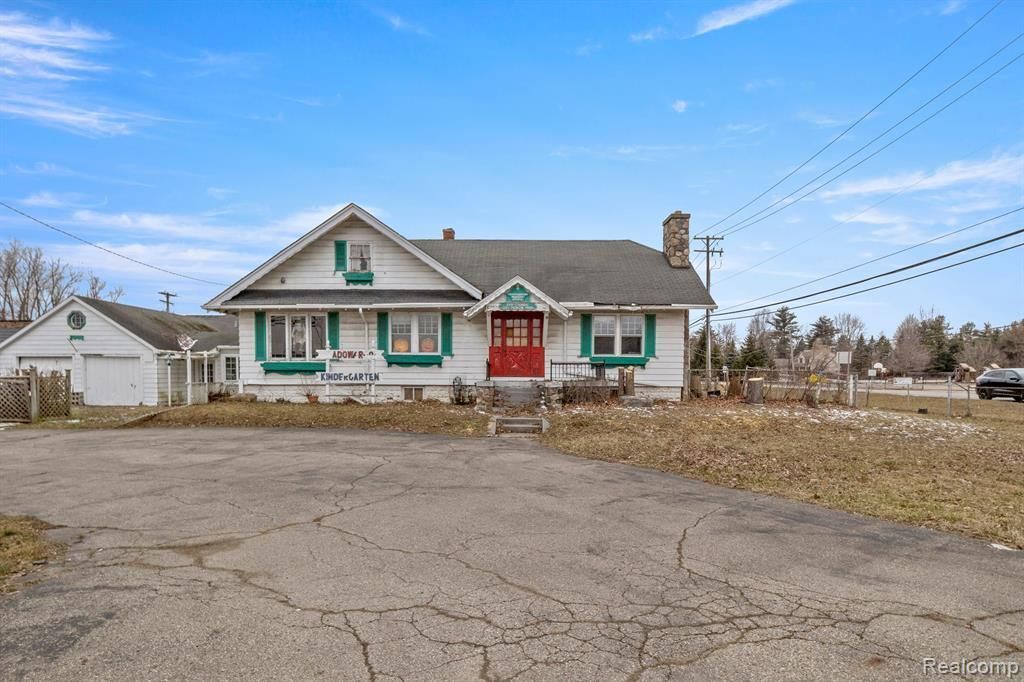 6995 Livernois Rd, Troy, MI for Sale