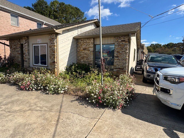 9745 Main St, Woodstock, GA for Sale