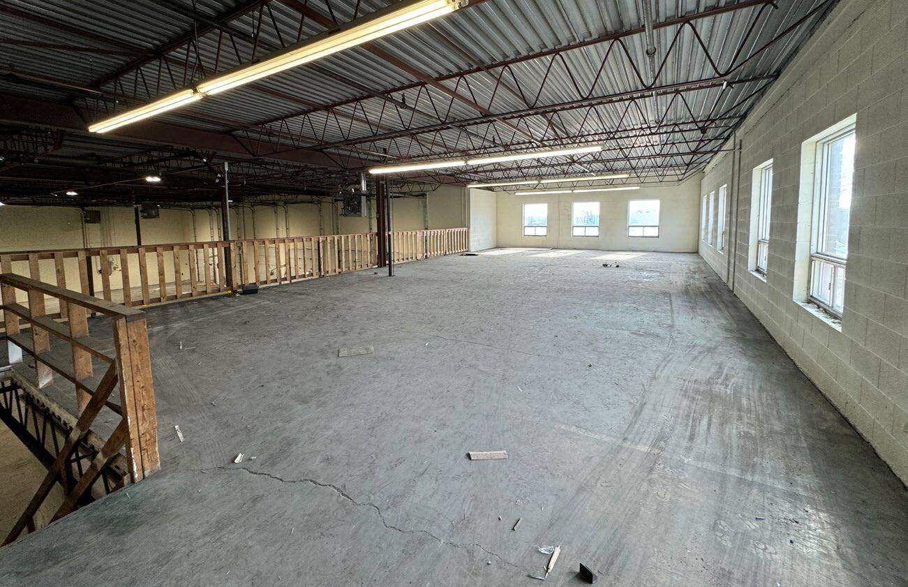 109-135 Paramount Rd, Winnipeg, MB for Rent