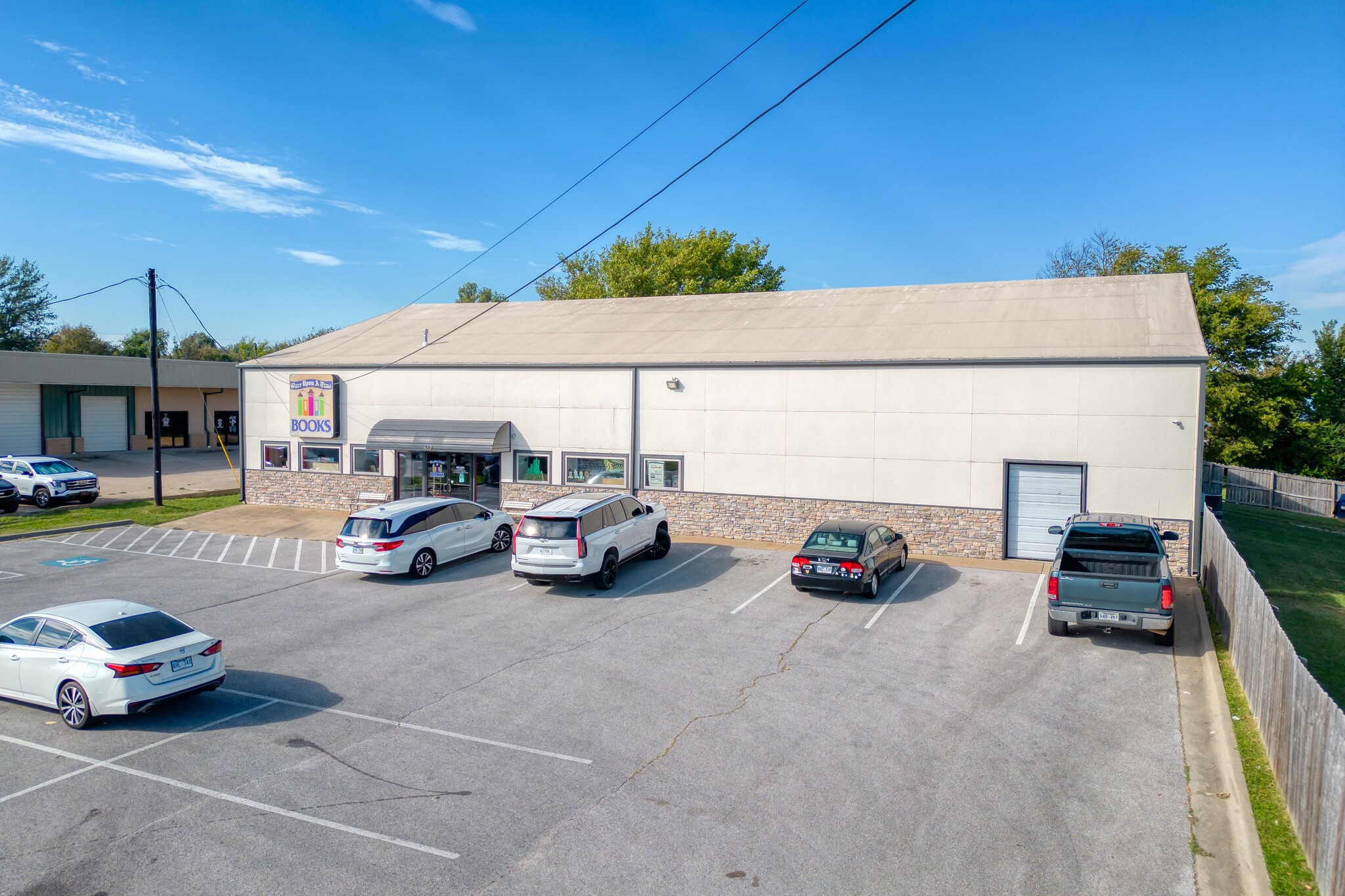 462 E Henri De Tonti Blvd, Springdale, AR for Sale