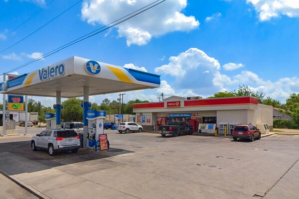 1318 2nd St, Pleasanton, TX for Rent
