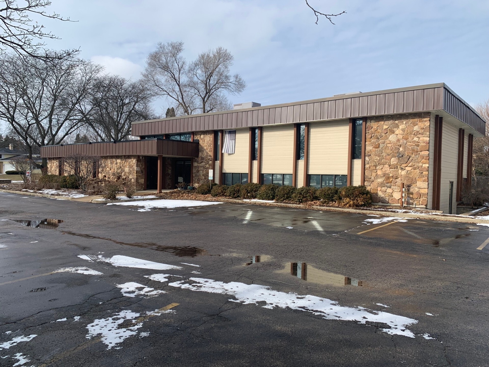 85 Market St, Elgin, IL for Sale