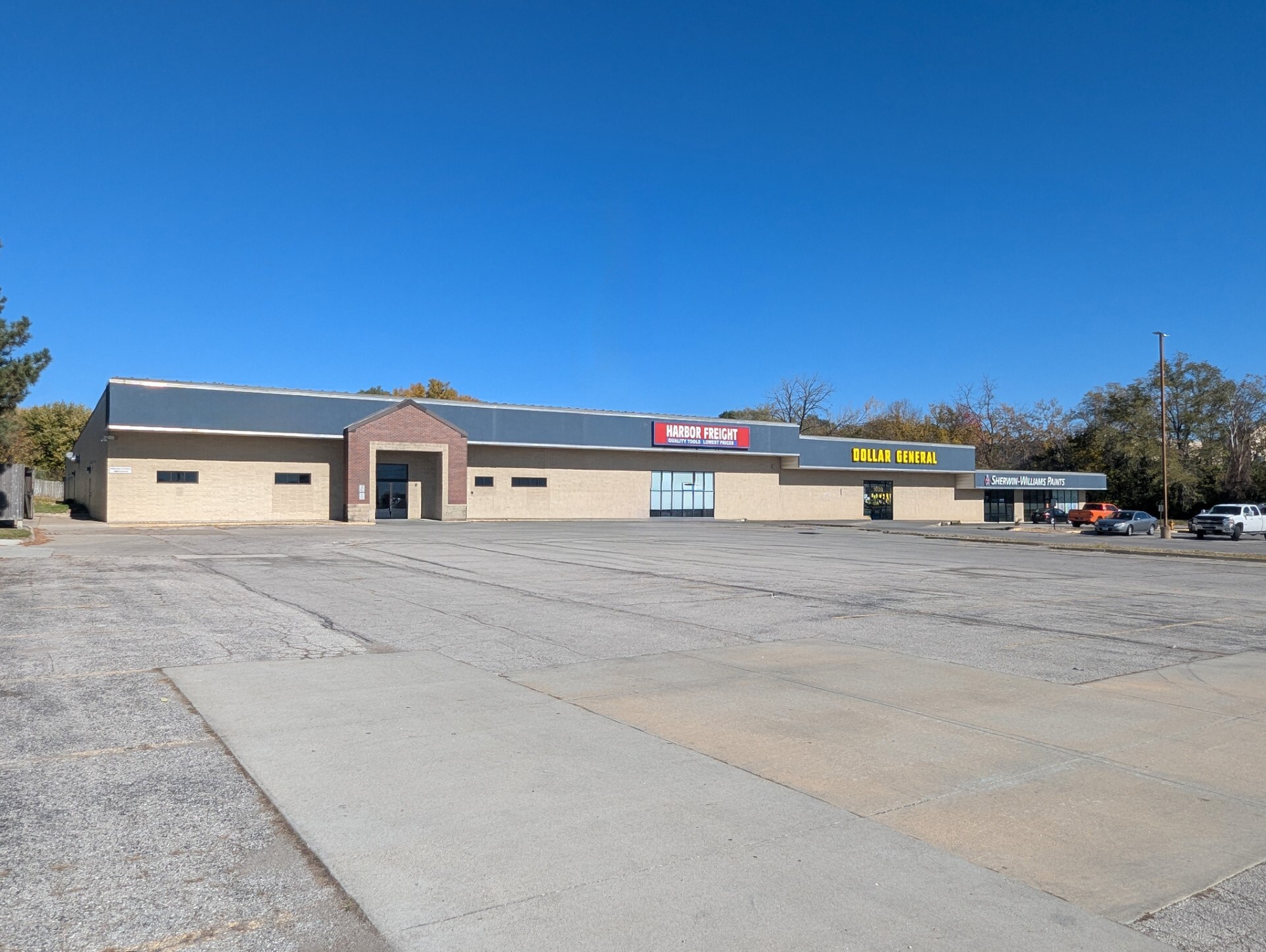 1000-1050 E Army Post Rd, Des Moines, IA for Rent