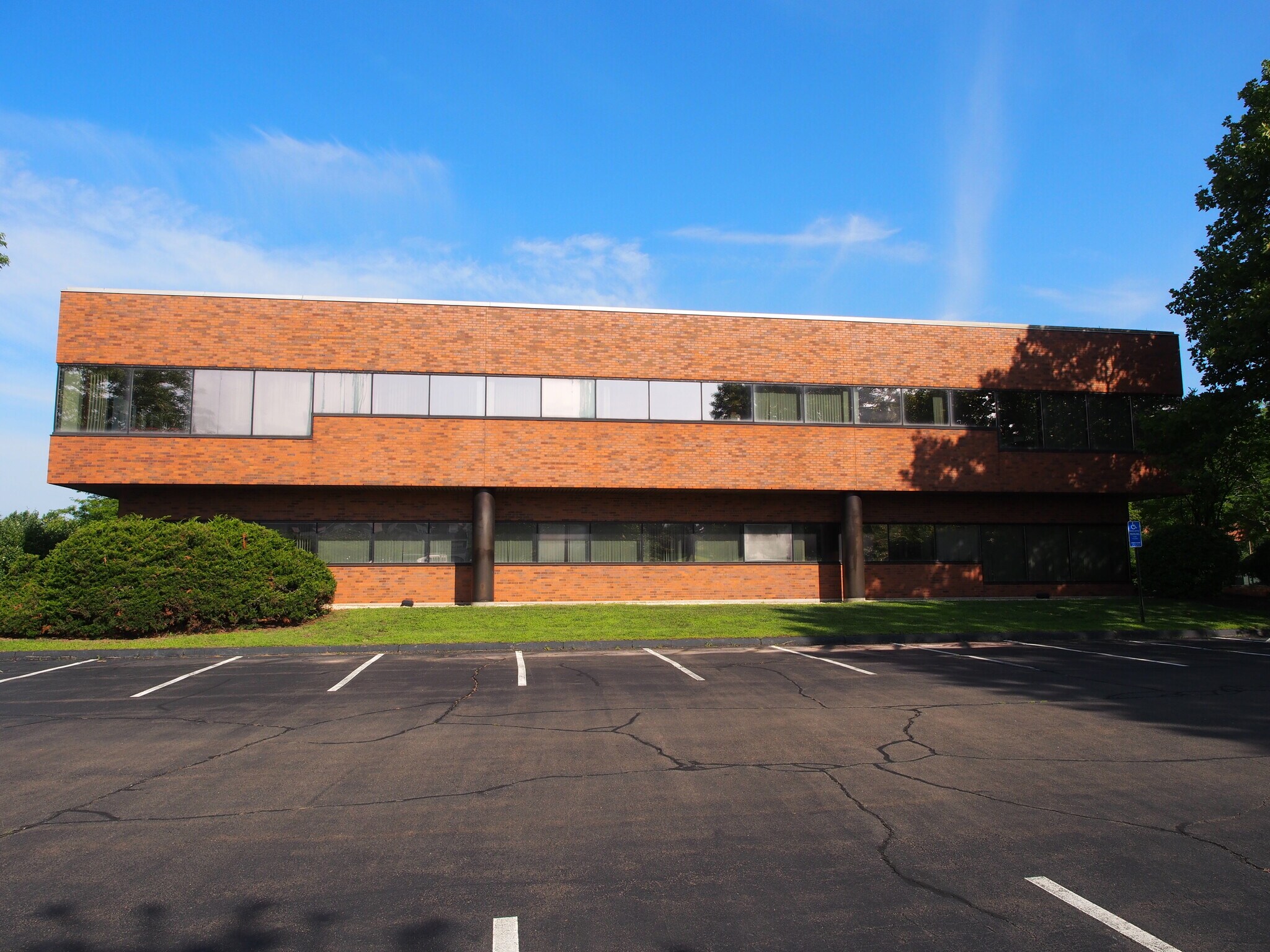 100 S Shore Dr, East Haven, CT for Rent