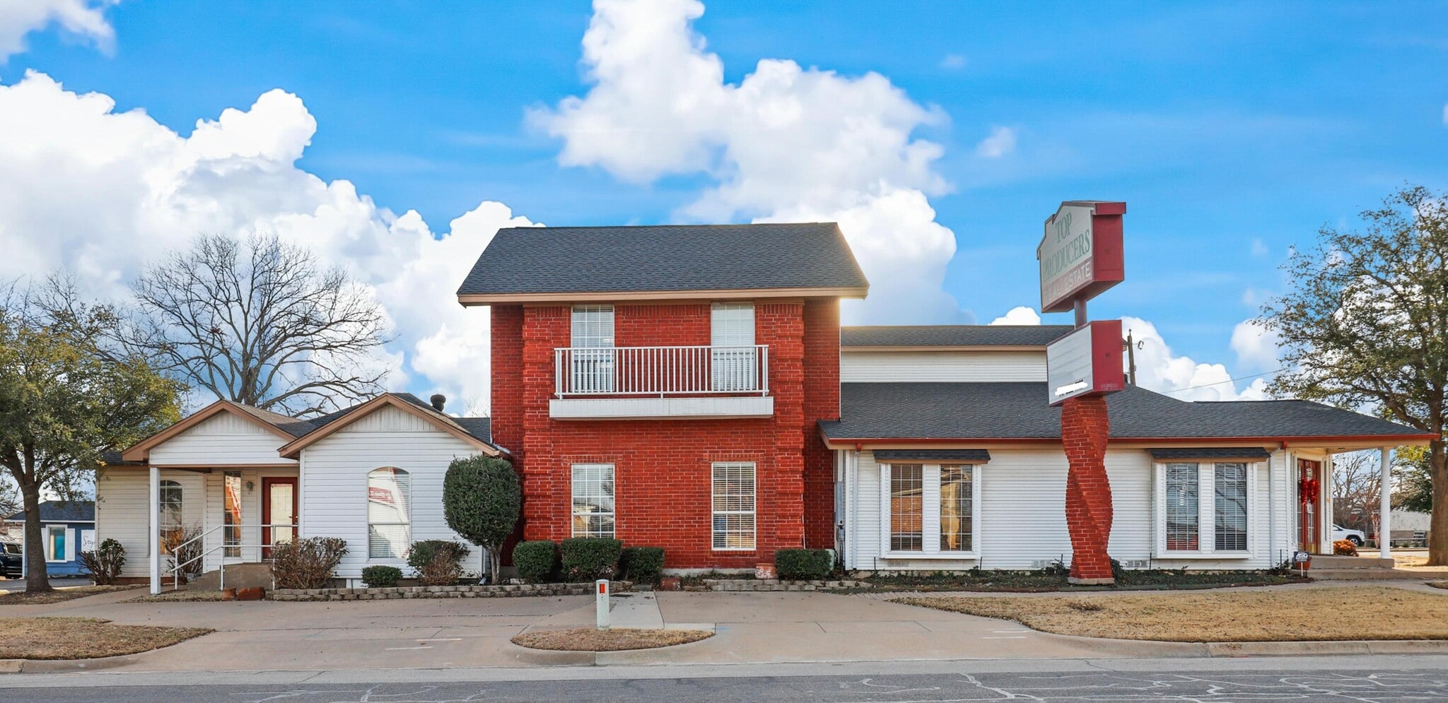 145 NW Ellison St, Burleson, TX for Sale