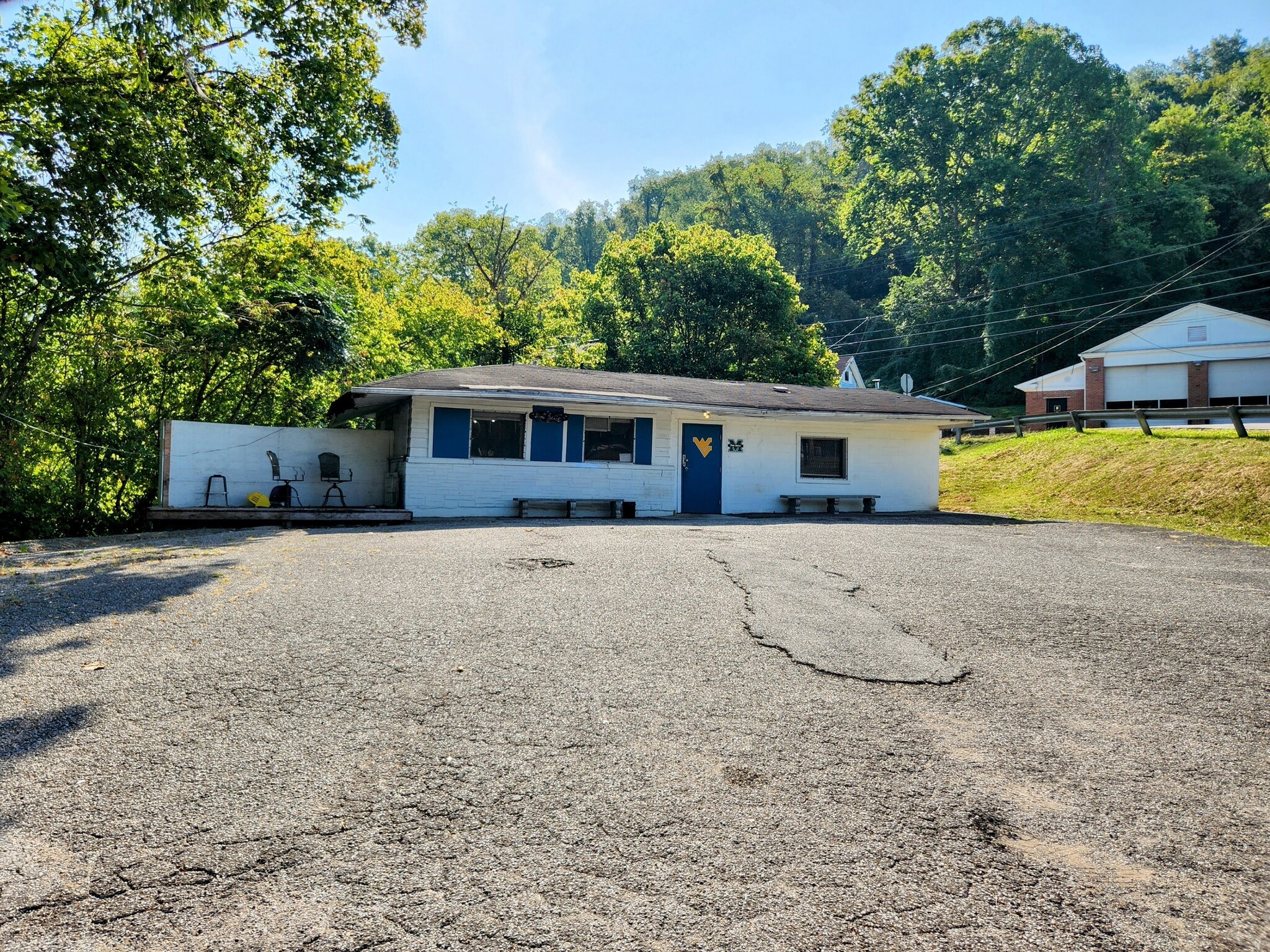 2202 Sissonville Dr, Charleston, WV for Sale