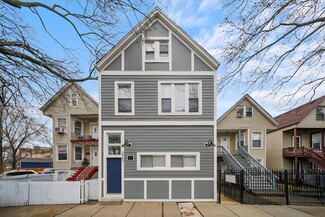 Chicago, IL Apartments - 2957 N Avers Ave