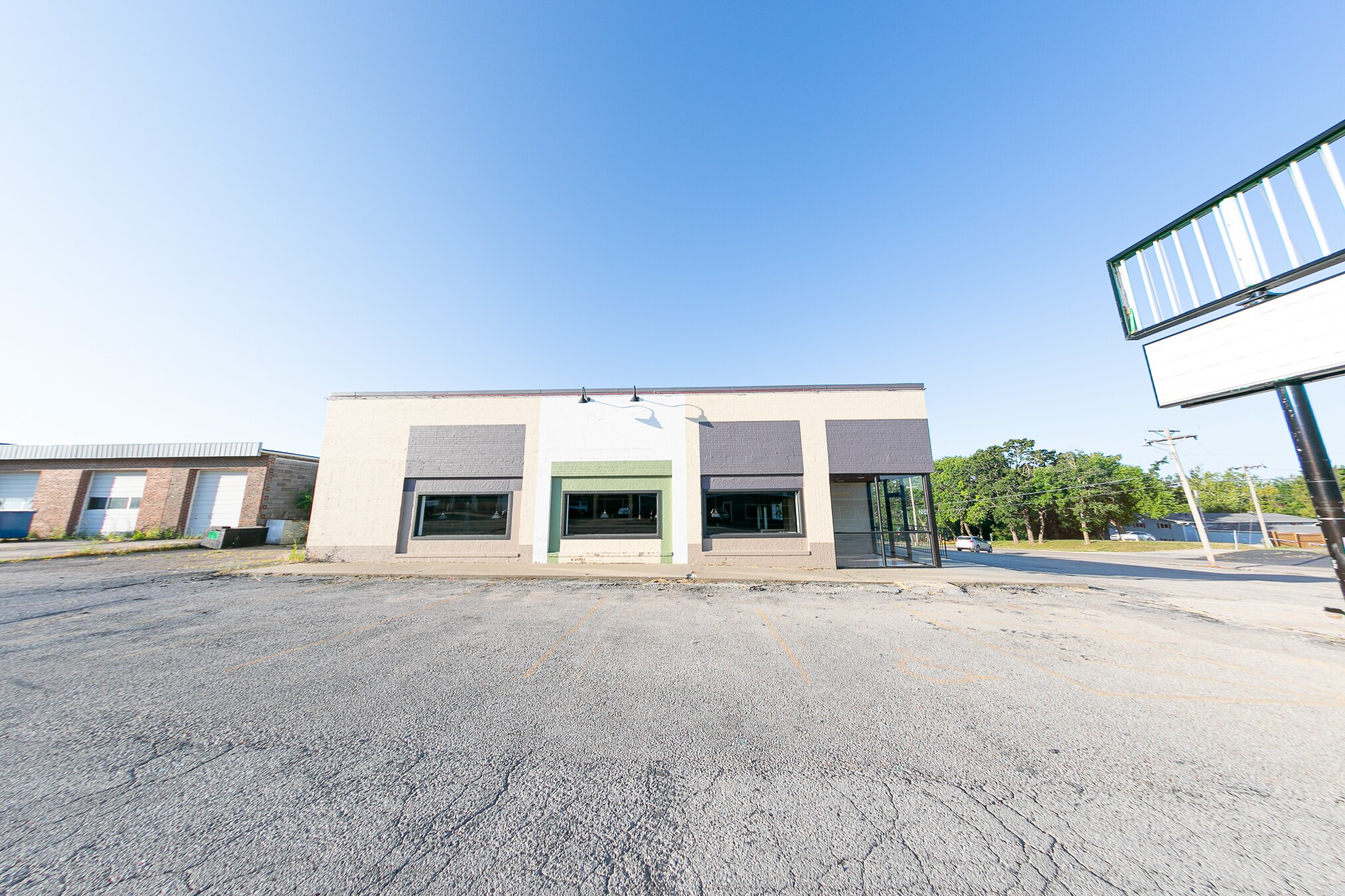 204 E Young Ave Warrensburg, MO 64093 Retail Property for Lease on