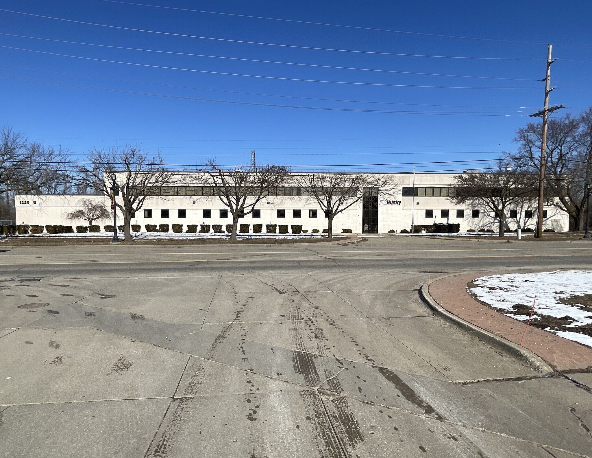 1225 E West Maple Rd, Walled Lake, MI for Rent