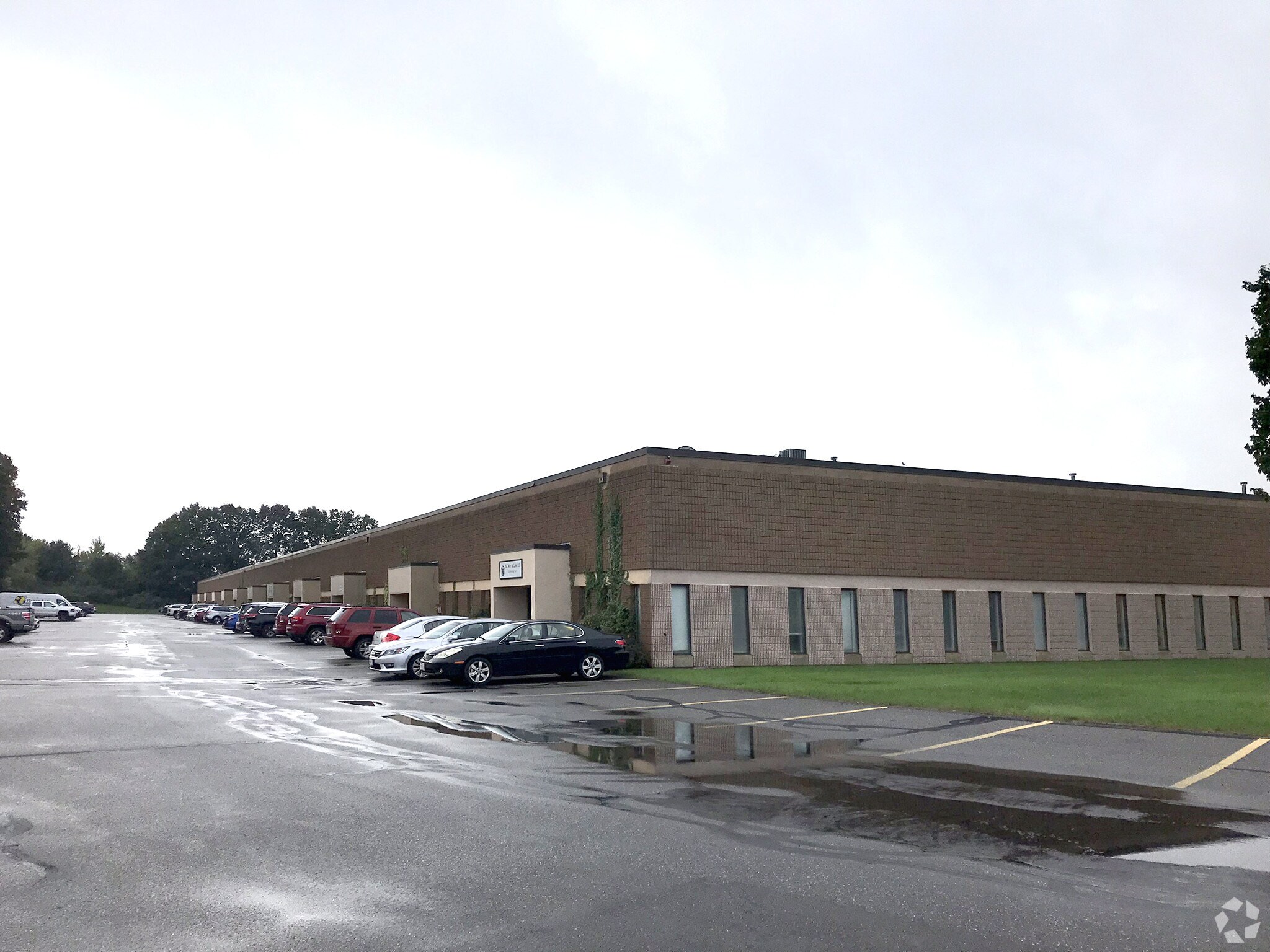 17 Hampshire Dr Hudson, NH 03051 Flex Property for Lease on