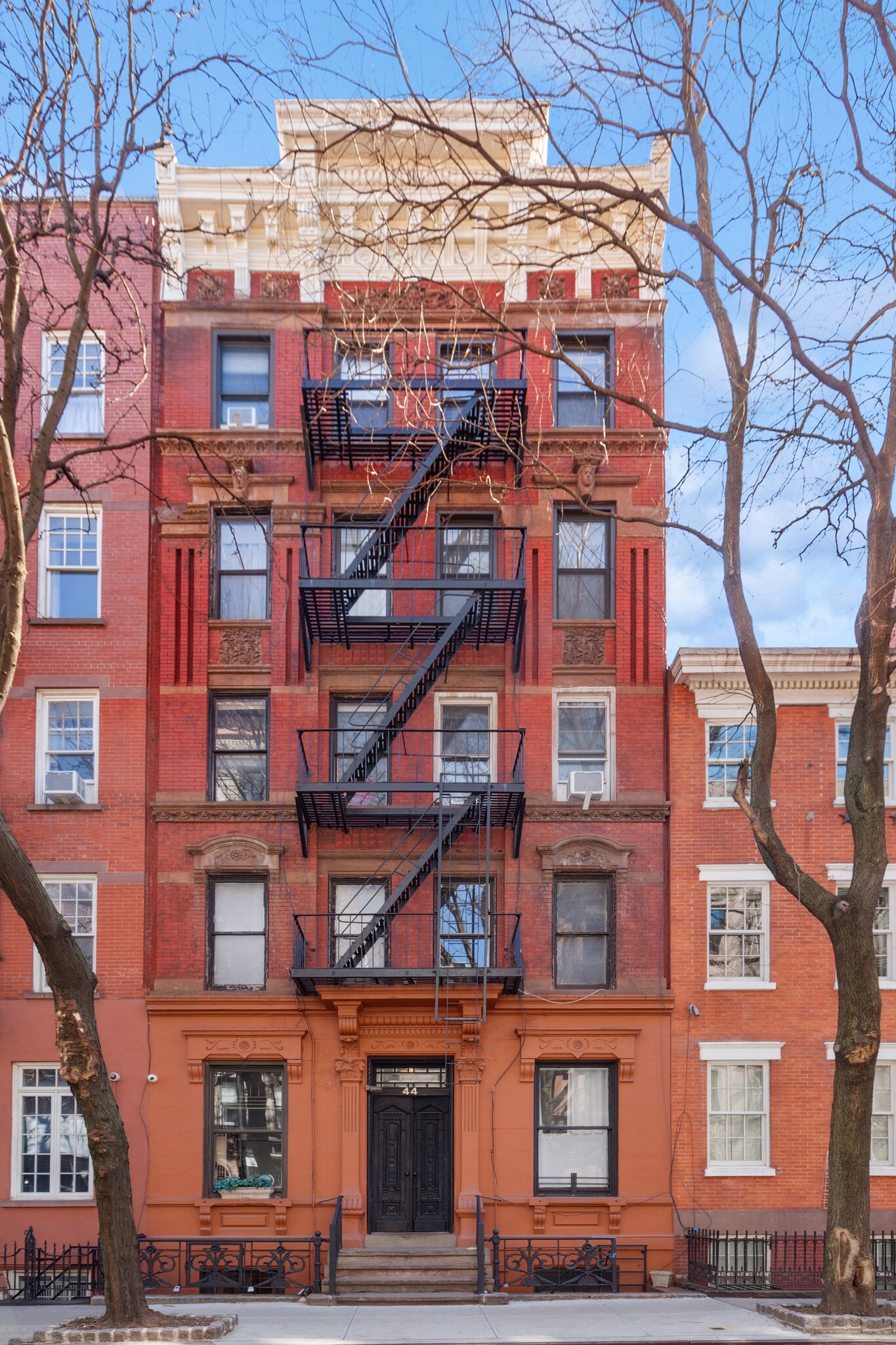 44 Perry St, New York, NY for Sale
