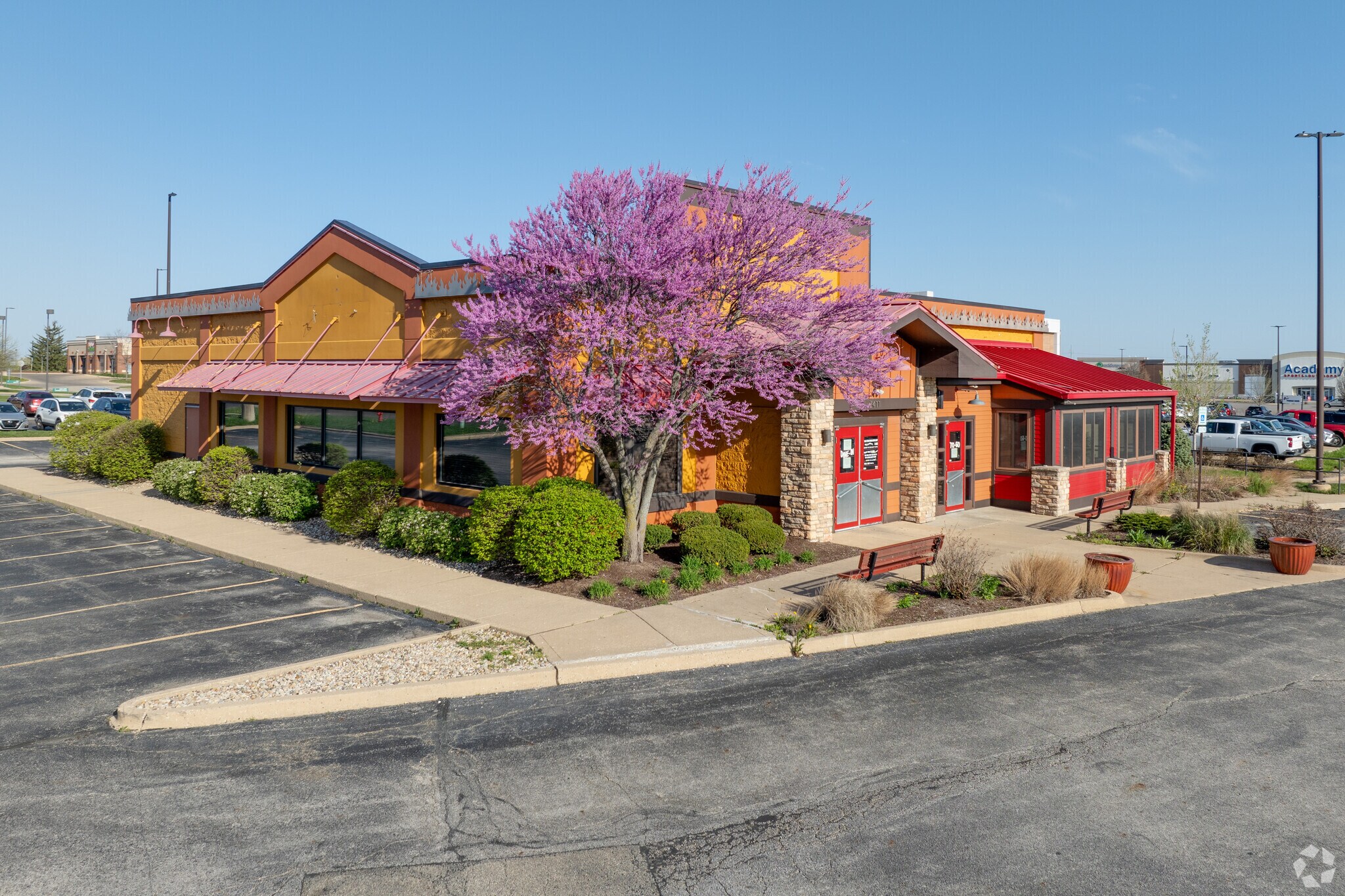 7411 N Grand Prairie Dr, Peoria, IL for Sale