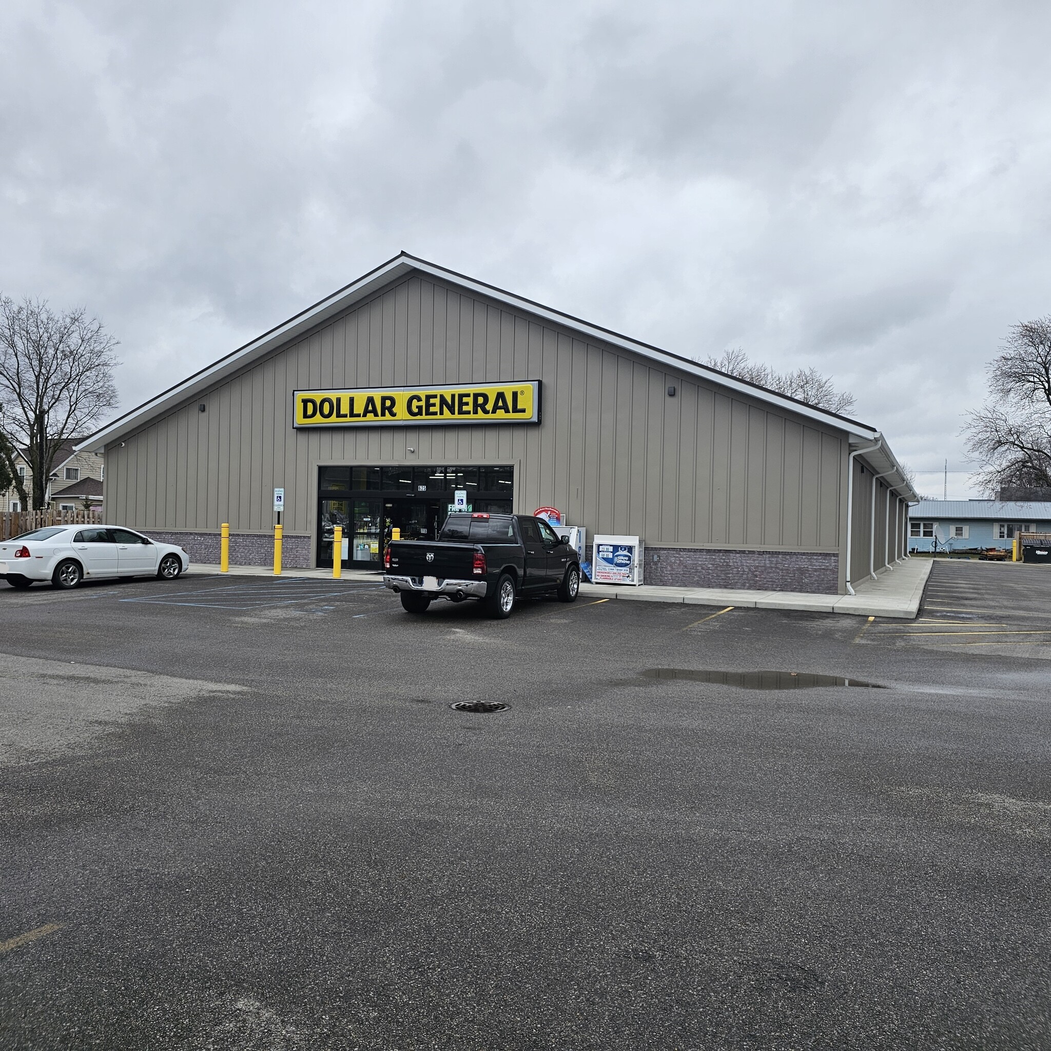625 S Main St, Kendallville, IN for Sale
