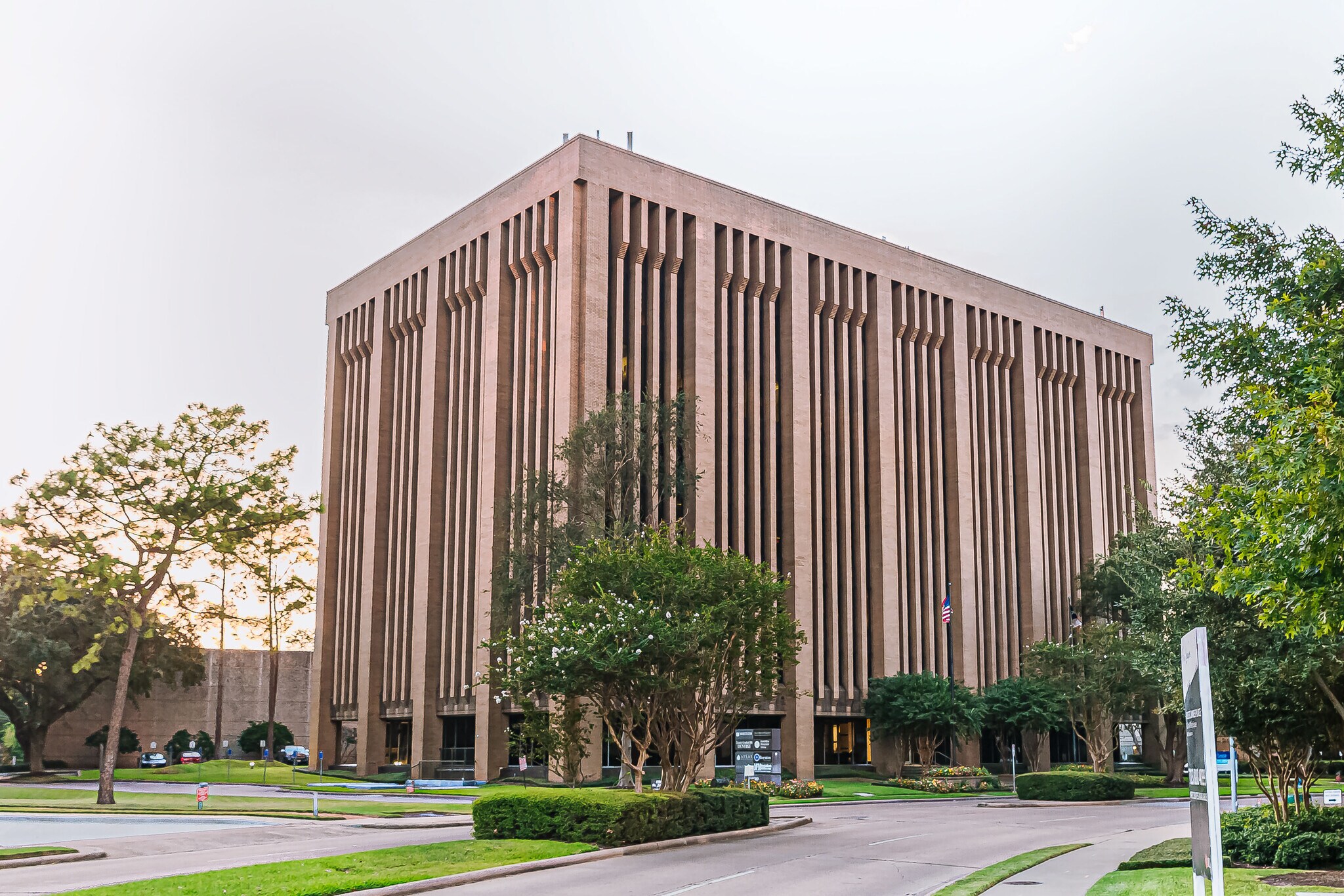 1900 St James Pl, Houston, TX for Rent