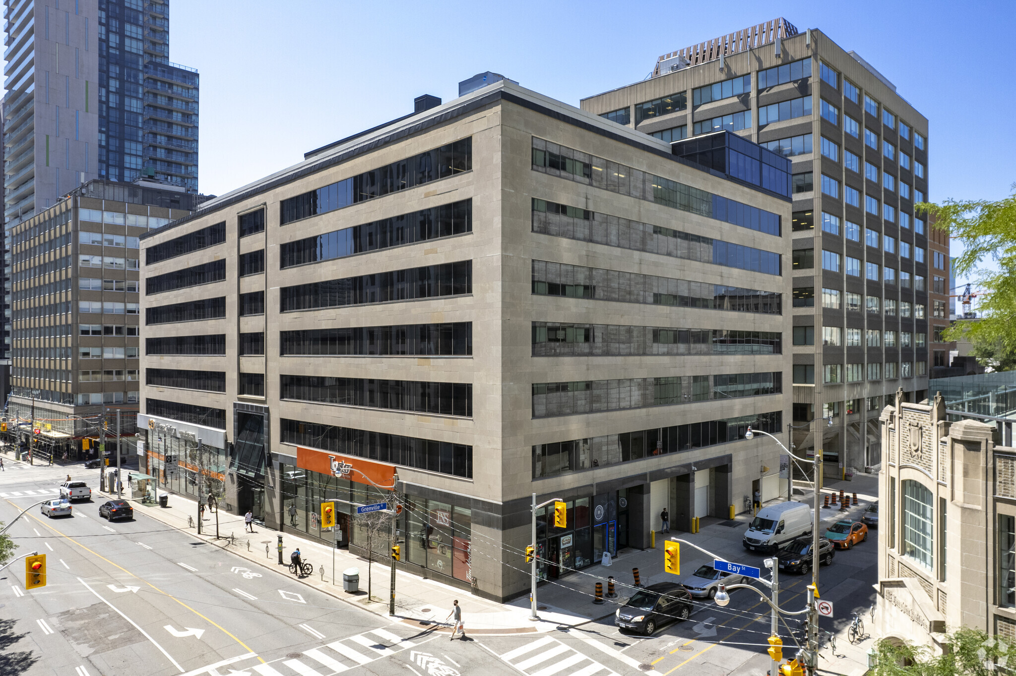 800 Bay St, Toronto, ON for Rent