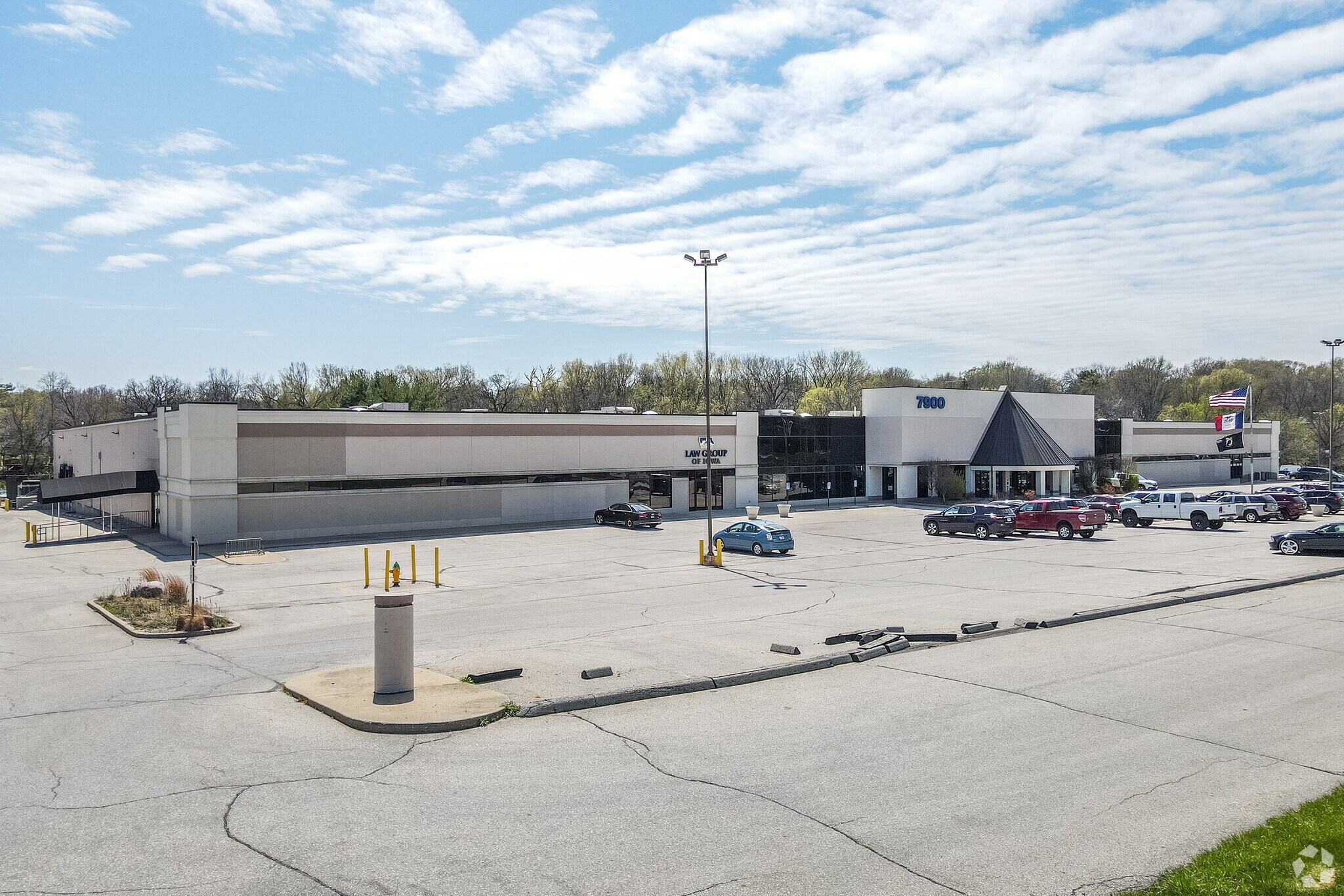7900 Hickman Rd, Windsor Heights, IA for Rent