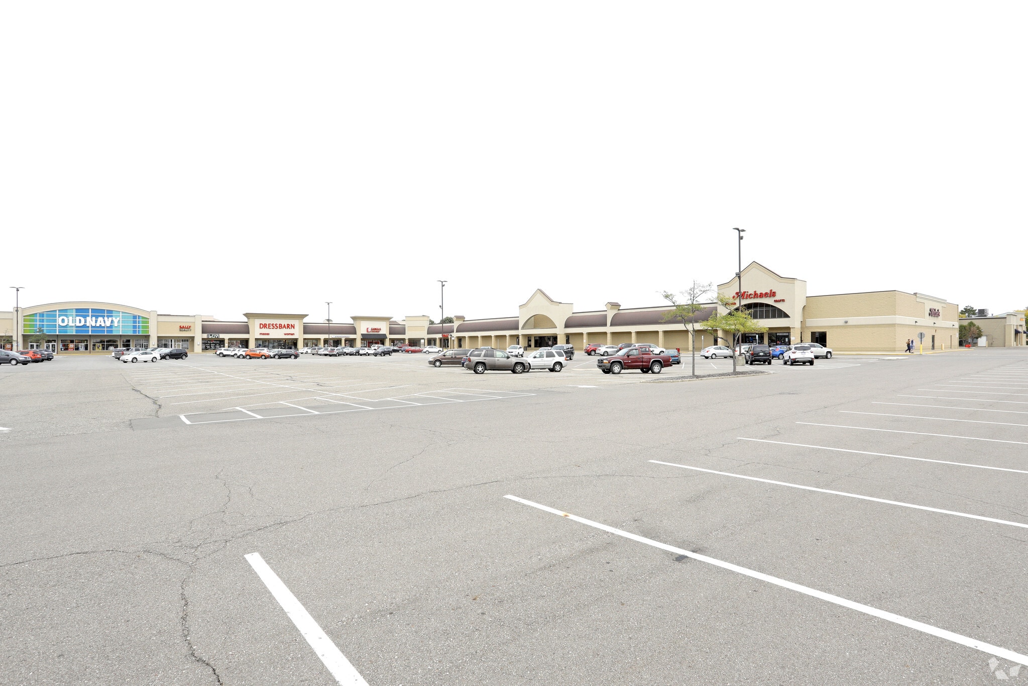 13821-13995 Hall Rd, Shelby Township, MI for Rent