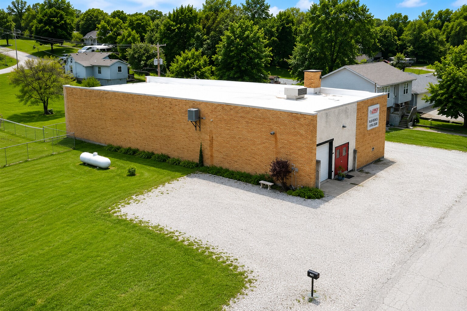 205 W Brasfield St, Smithville, MO for Sale