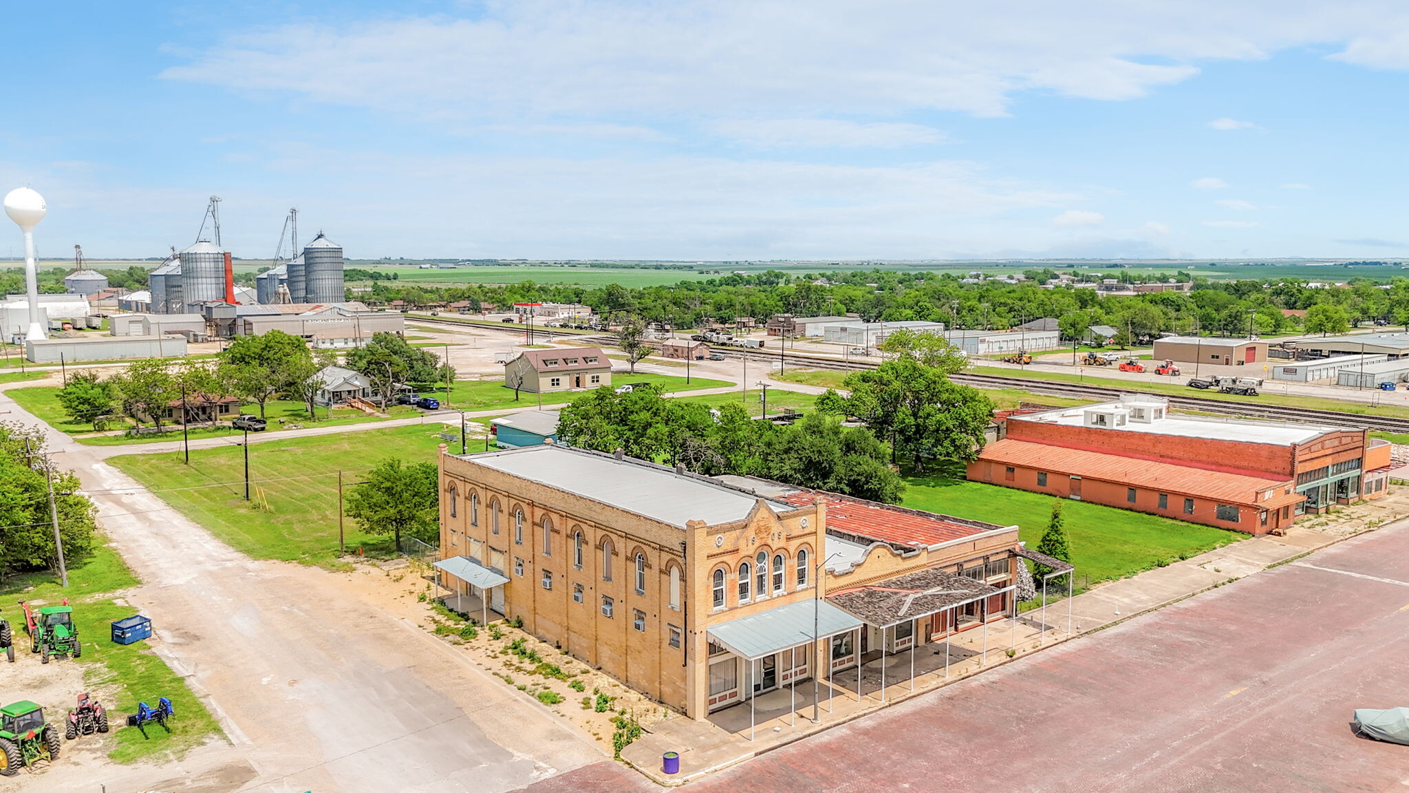 112 W Davilla St, Granger, TX for Sale