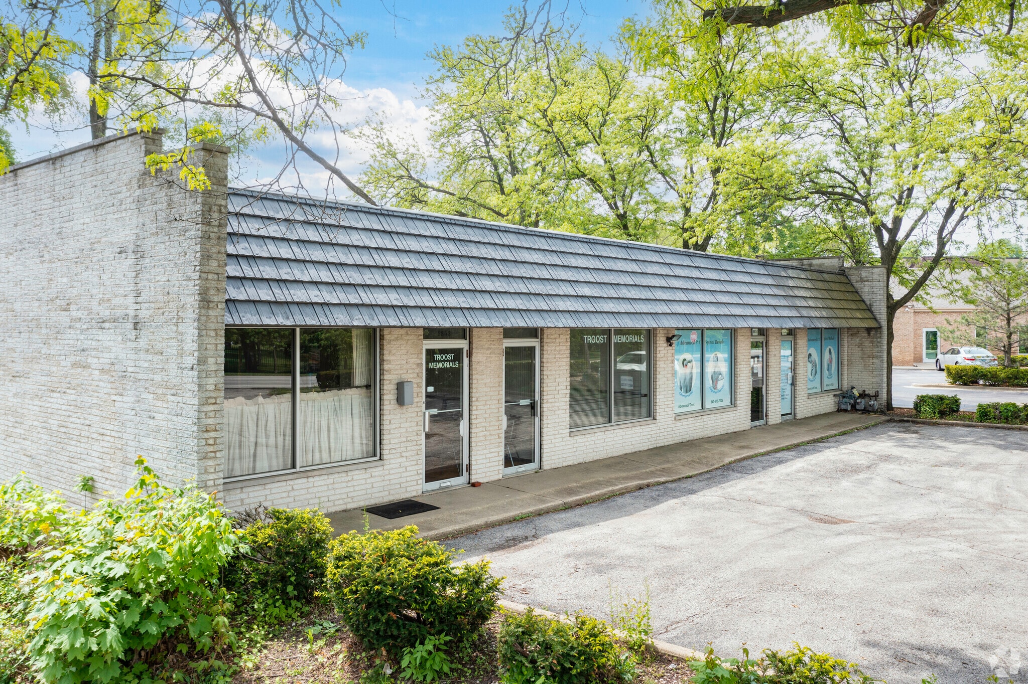 9849-9853 Gross Point Rd, Skokie, IL for Rent