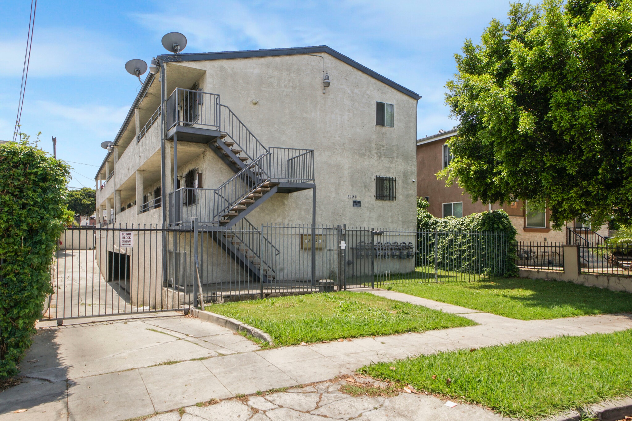 3120 W 71st St, Los Angeles, CA for Sale