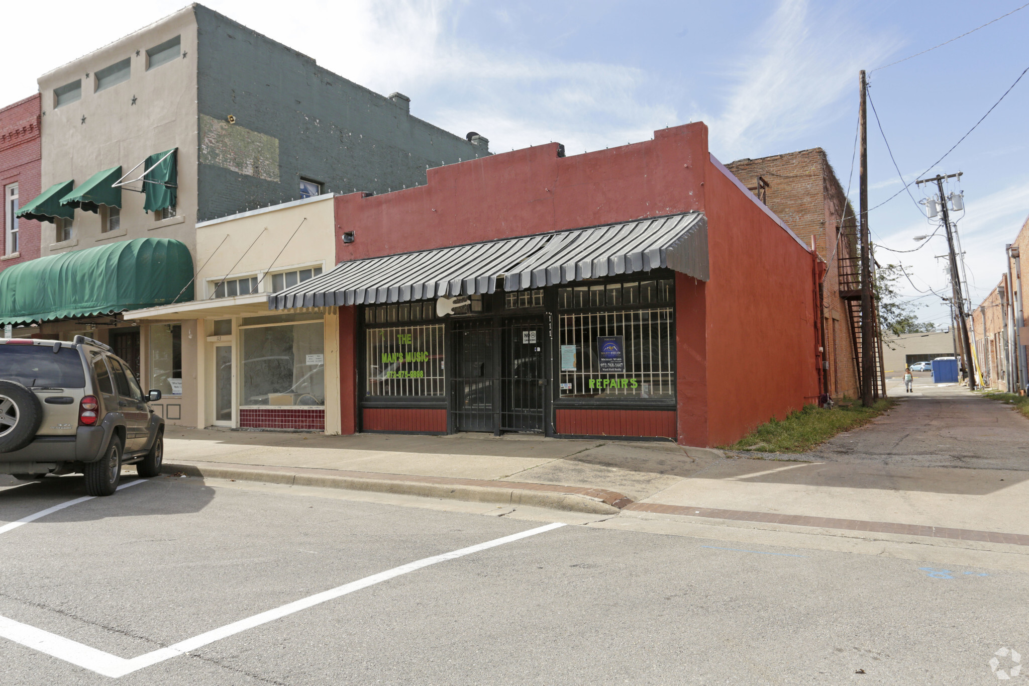 111 S Dallas St, Ennis, TX for Sale
