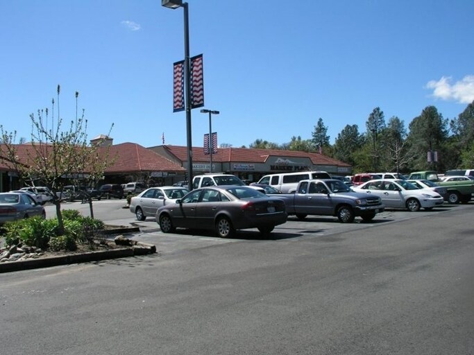 3681 Eureka Way, Redding, CA for Rent