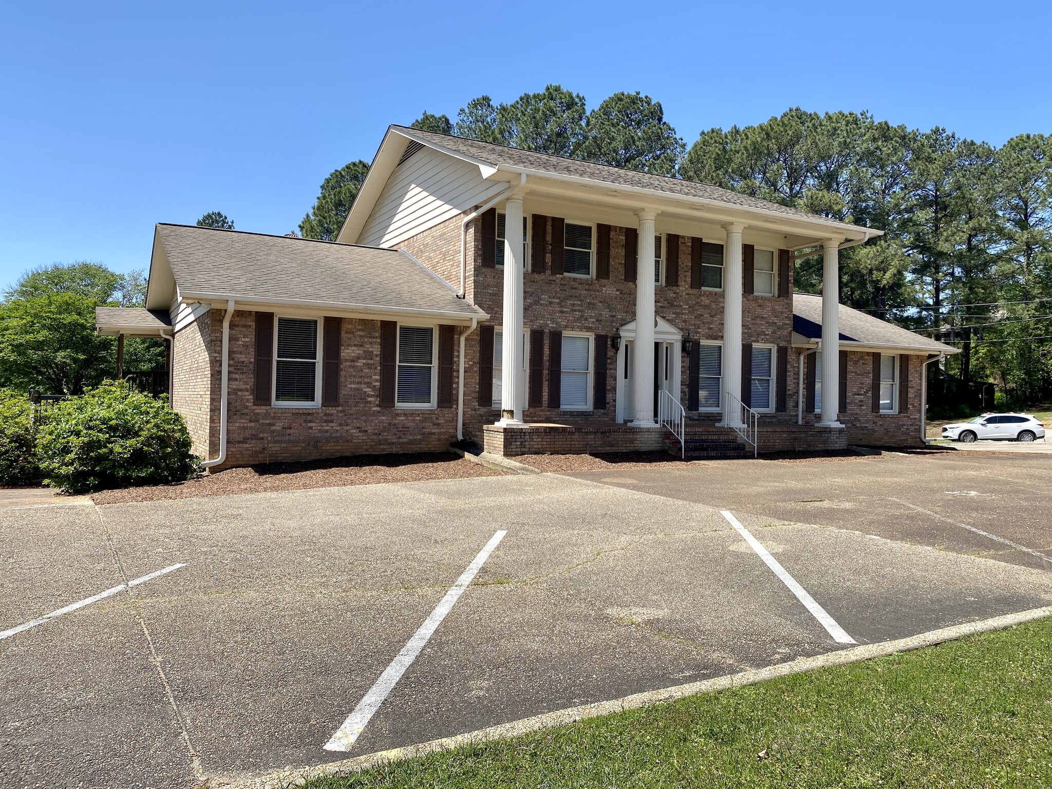 1900 Indian Lake Dr, Birmingham, AL for Sale