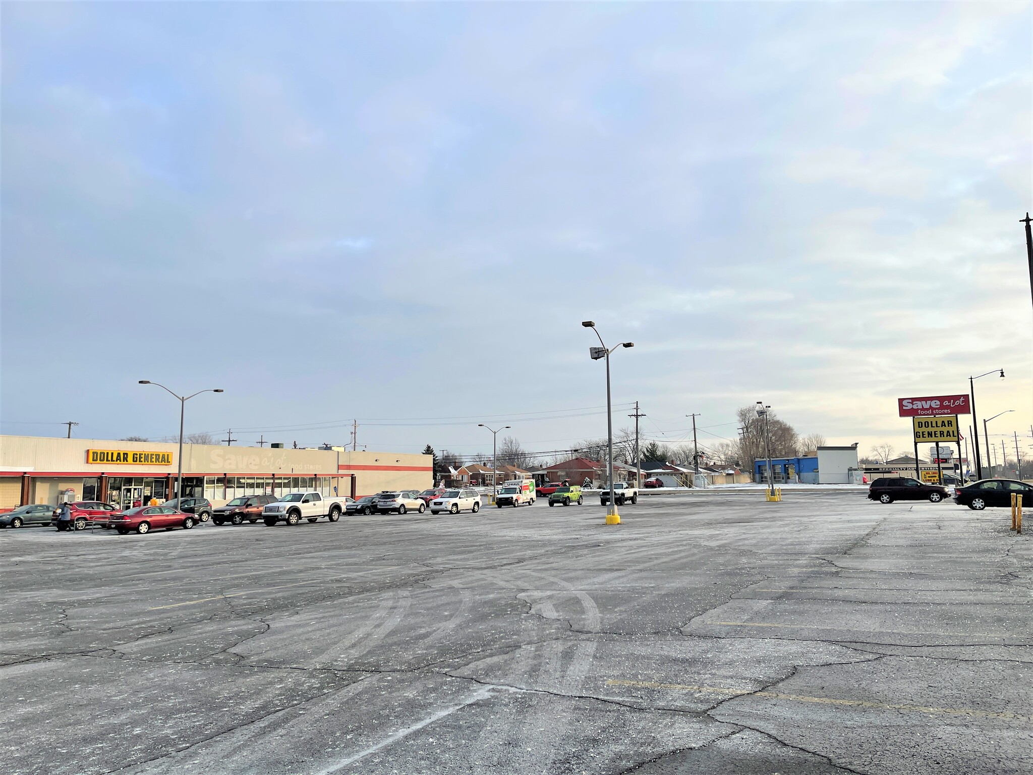 3869-3901 Fort St, Wyandotte, MI for Sale